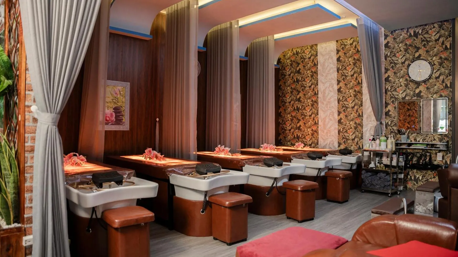 Solis Spa Da Nang 0*,  Vietnam